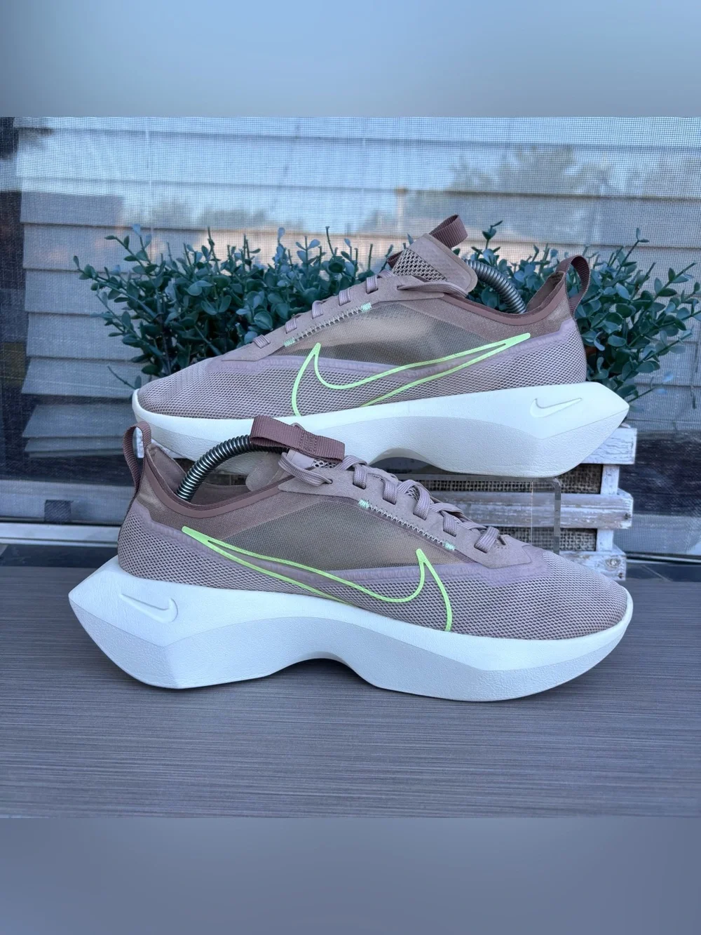 Nike Women's Vista Lite Fossil Stone Size 10 US